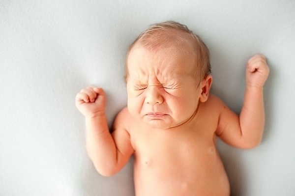 trẻ sơ sinh bị nghẹt mũi nhưng không chảy nước mũi